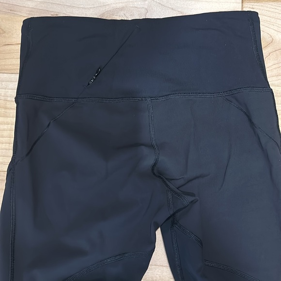 Lululemon running tights with leg reflectors size 4. - Picture 4 of 5